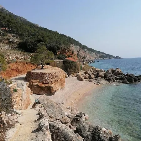 Berti Sveta Nedelja (Hvar)