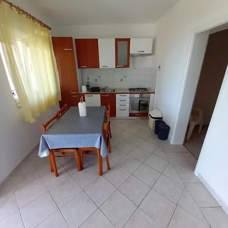 Apartment Berti Sveta Nedelja (Hvar)