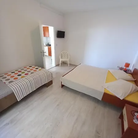Berti Sveta Nedelja (Hvar)