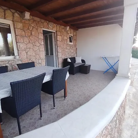 Berti Sveta Nedelja (Hvar)