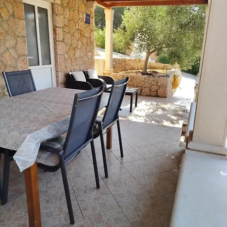 Berti * Sveta Nedelja (Hvar)